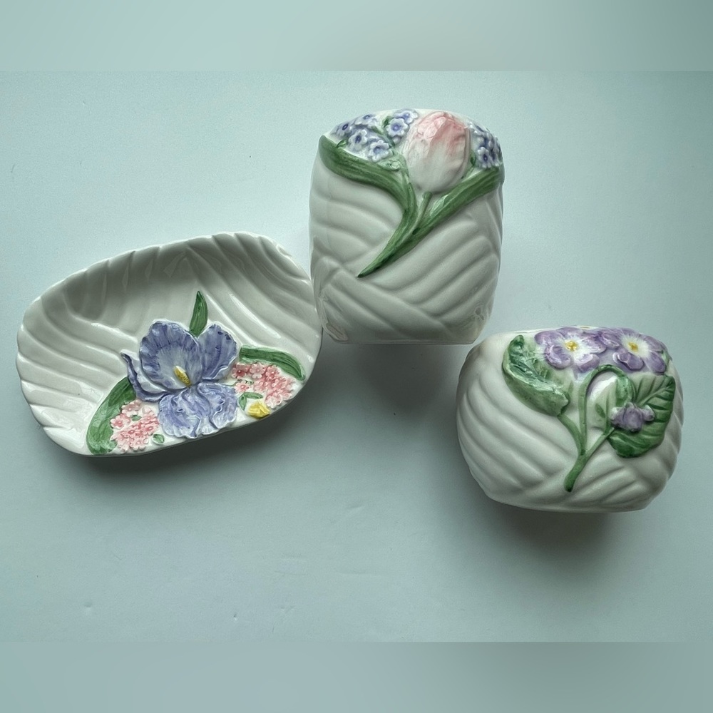 Vintage Maryann Baker Otagiri ceramic with flowers bathroom set. Lot of three